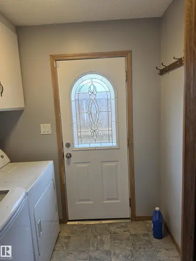 Interior photo 4 of 4923 51 AV