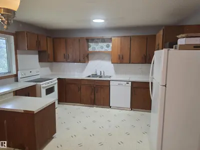 Interior photo 2 of 4923 51 AV
