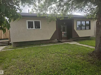 Interior photo 1 of 4923 51 AV