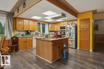 Interior photo 4 of 54056 RGE ROAD 211