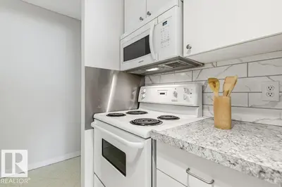 Interior photo 2 of #124 5730 RIVERBEND RD NW