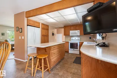 Interior photo 3 of 21531 Wye Road