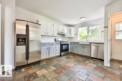 Interior photo 2 of 91 Main BV