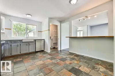Interior photo 4 of 91 Main BV