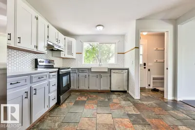 Interior photo 3 of 91 Main BV