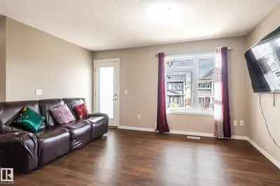 Interior photo 4 of 17269 9 AV SW