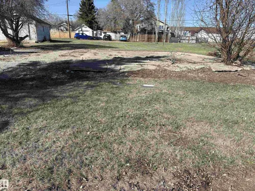 5020 49 Ave, Holden - $21,000