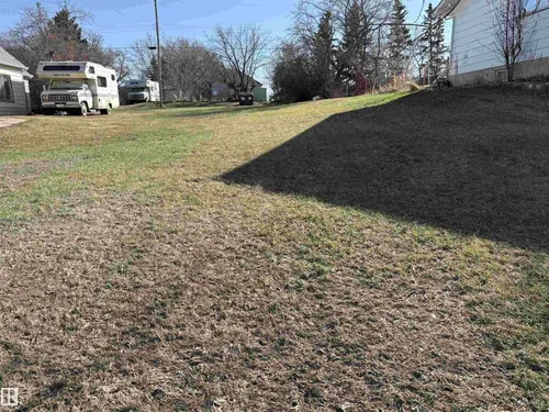 5025 51 Ave, Holden - $21,000