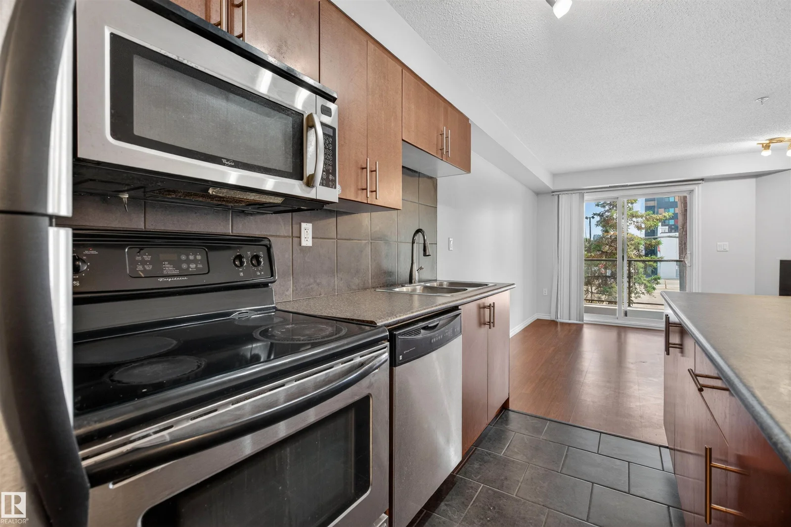 #210 10118 106 AV NW, Edmonton - 2 bedroom Apartment for sale
