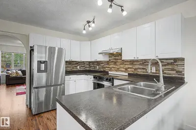 Interior photo 3 of 710 Glenwright CO NW