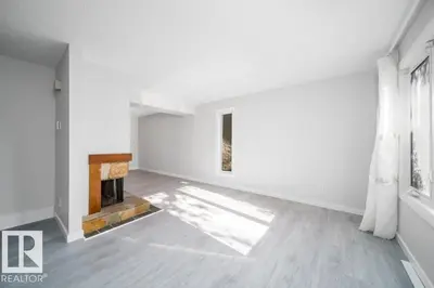 Interior photo 4 of 