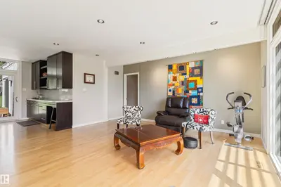 Interior photo 3 of 8 LAURIER PL NW