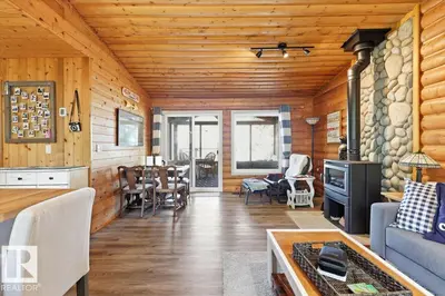 Interior photo 4 of 219 Poplar CV