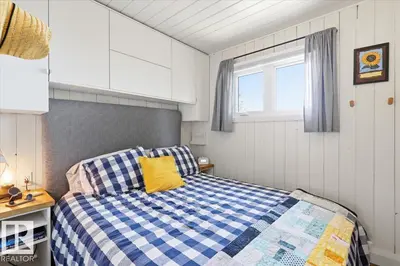 Interior photo 1 of 219 Poplar CV