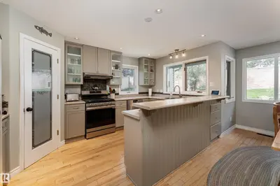 Interior photo 2 of 11 EMPIRE CO