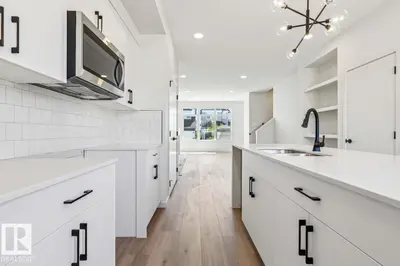 Interior photo 3 of #7118 50A AVE AV
