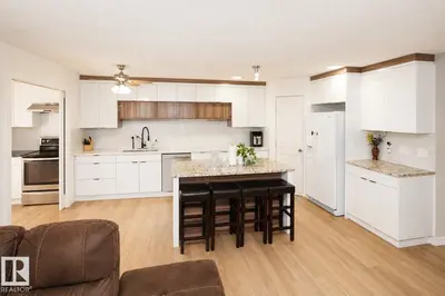 Interior photo 4 of 8523 7 AV SW SW