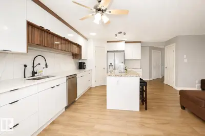 Interior photo 3 of 8523 7 AV SW SW