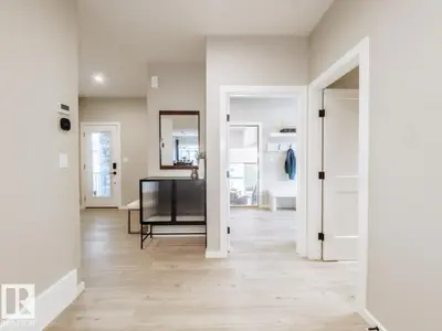 Interior photo 1 of 2720 6 AV SW