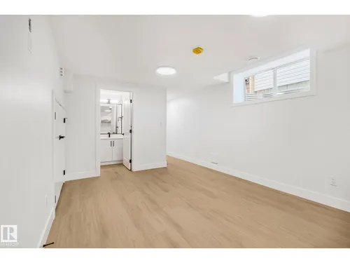 11138 126 ST E NW