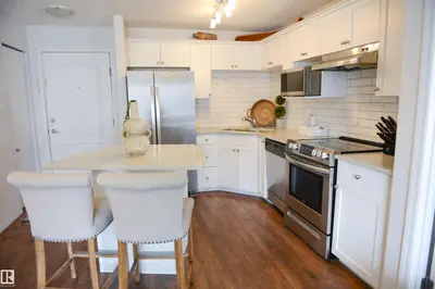 Interior photo 2 of #114 155 EDWARDS DR SW