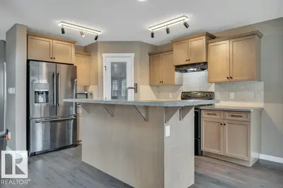 Interior photo 2 of 109 BAIE MASSON ST