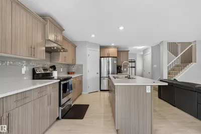 Interior photo 4 of 4612 WESTCLIFF PT SW
