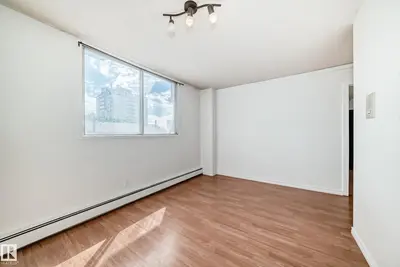 Interior photo 4 of 