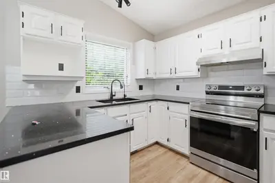 Interior photo 4 of 3220 42A AV NW
