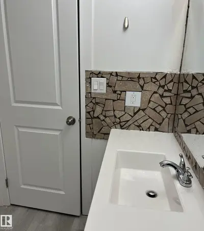 Interior photo 3 of 4315 42 ST