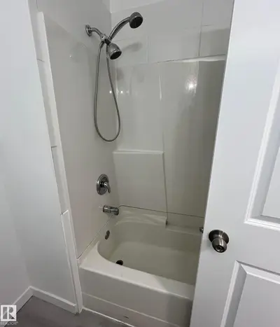 Interior photo 2 of 4315 42 ST