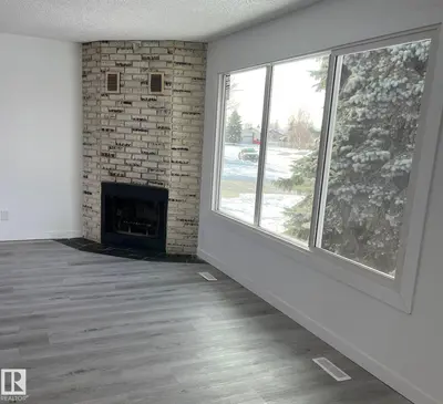 Interior photo 1 of 4315 42 ST