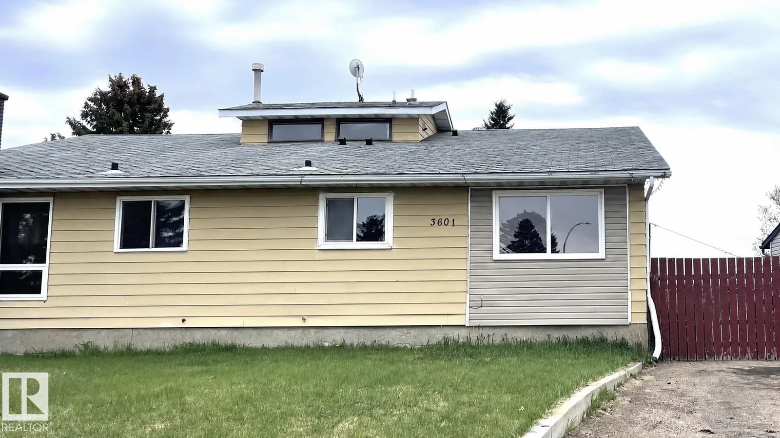 3601 53 Street, Wetaskiwin - 3 bedroom Duplex for sale