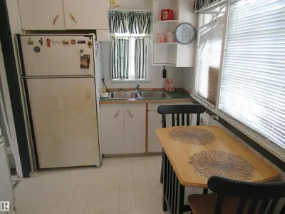 Interior photo 4 of 509 2 AV