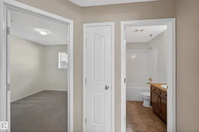 Interior photo 4 of 3779 18 ST NW