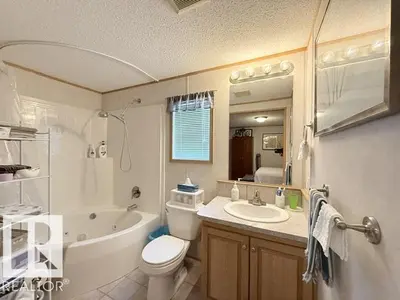 Interior photo 4 of 226 Oakwood Drive NW