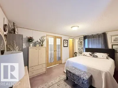 Interior photo 2 of 226 Oakwood Drive NW