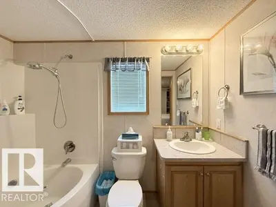 Interior photo 3 of 226 Oakwood Drive NW