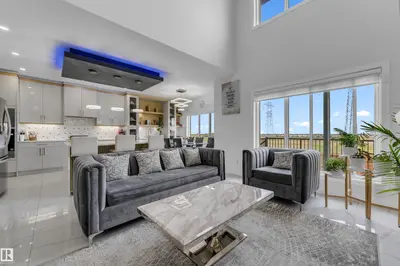 Interior photo 4 of 2820 1 AV SW