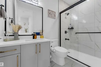 Interior photo 2 of 2820 1 AV SW
