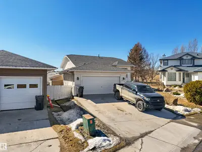 Interior photo 1 of 4117 46 AV