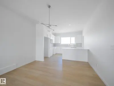 Interior photo 4 of 424 176 AV NE