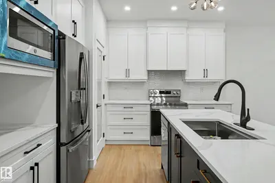 Interior photo 3 of 25 Escada CL