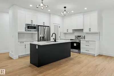Interior photo 2 of 25 Escada CL