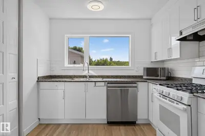 Interior photo 4 of 3119 104 ST NW