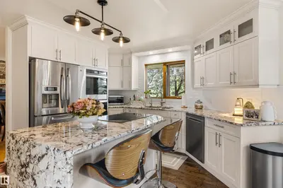 Interior photo 4 of 55521 RGE ROAD 233