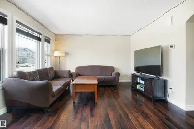 Interior photo 3 of 1442 33A ST NW