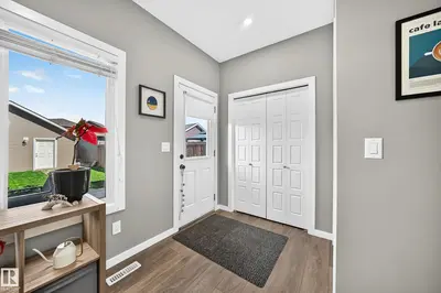 Interior photo 3 of 5480 CRABAPPLE LO SW