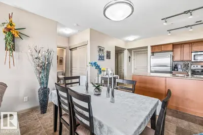 Interior photo 3 of #319 501 PALISADES WY