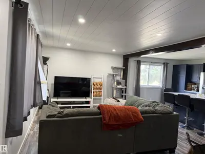 Interior photo 4 of 5630 48 A ST